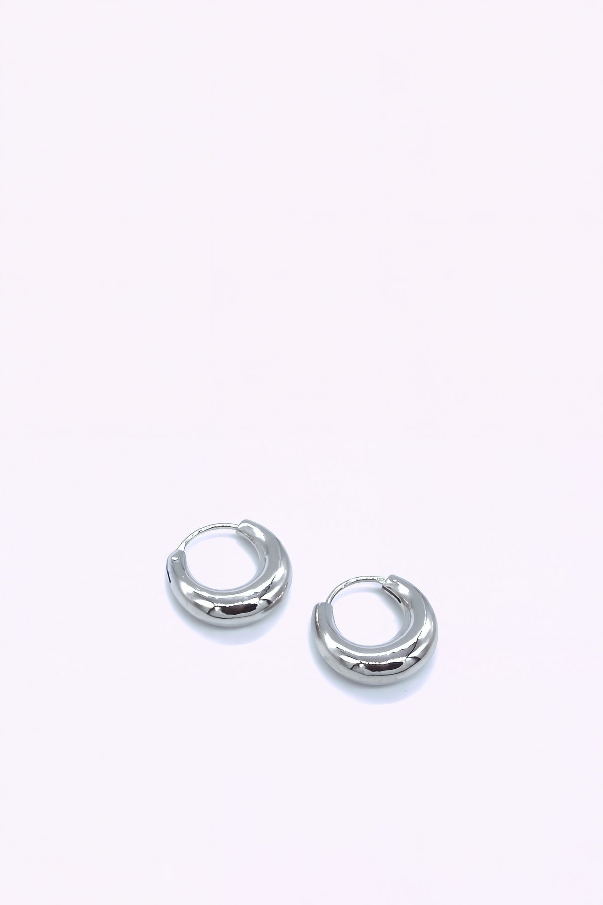 Silver hoops | AMI