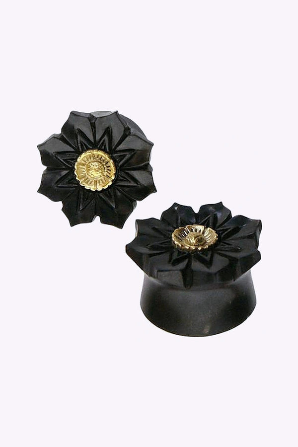 Organiskt Tojsmycke I Tra I Form Av Lotus Med Massingdetalj