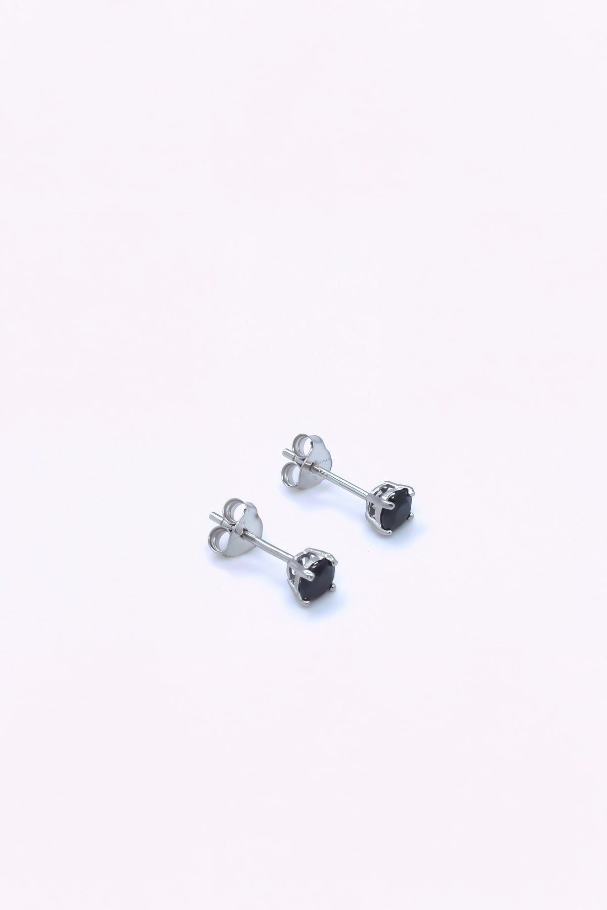 Studs örhängen silver | AMIRA
